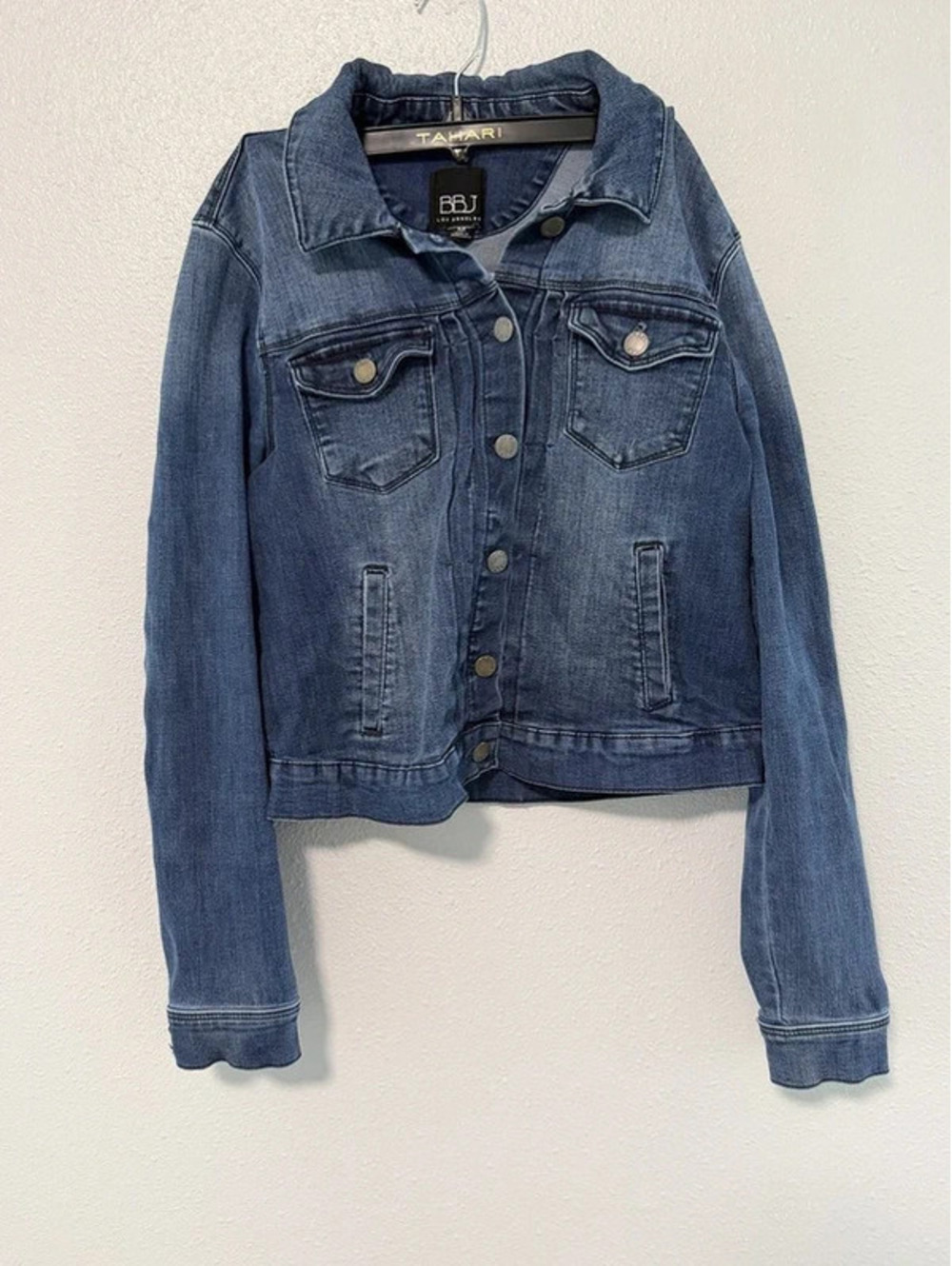 #6035  BBJ Los Angeles Teens Medium Wash Denim Jacket Size Medium